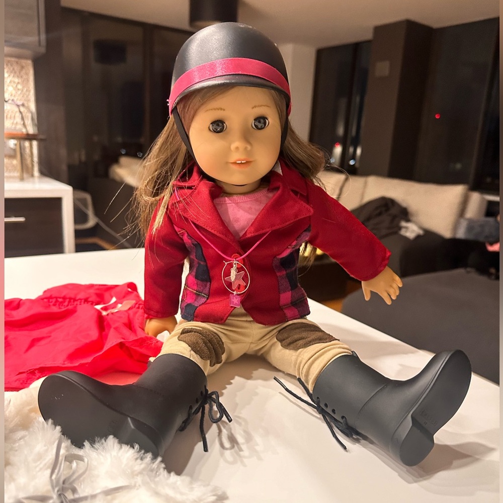 AMERICAN GIRL DOLL - Isabelle 2014 - Great condition with TONS of accessories